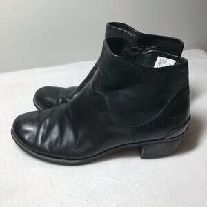 UGG Australia Penelope ankle booties black leather with suede inside zip sz 8.5
